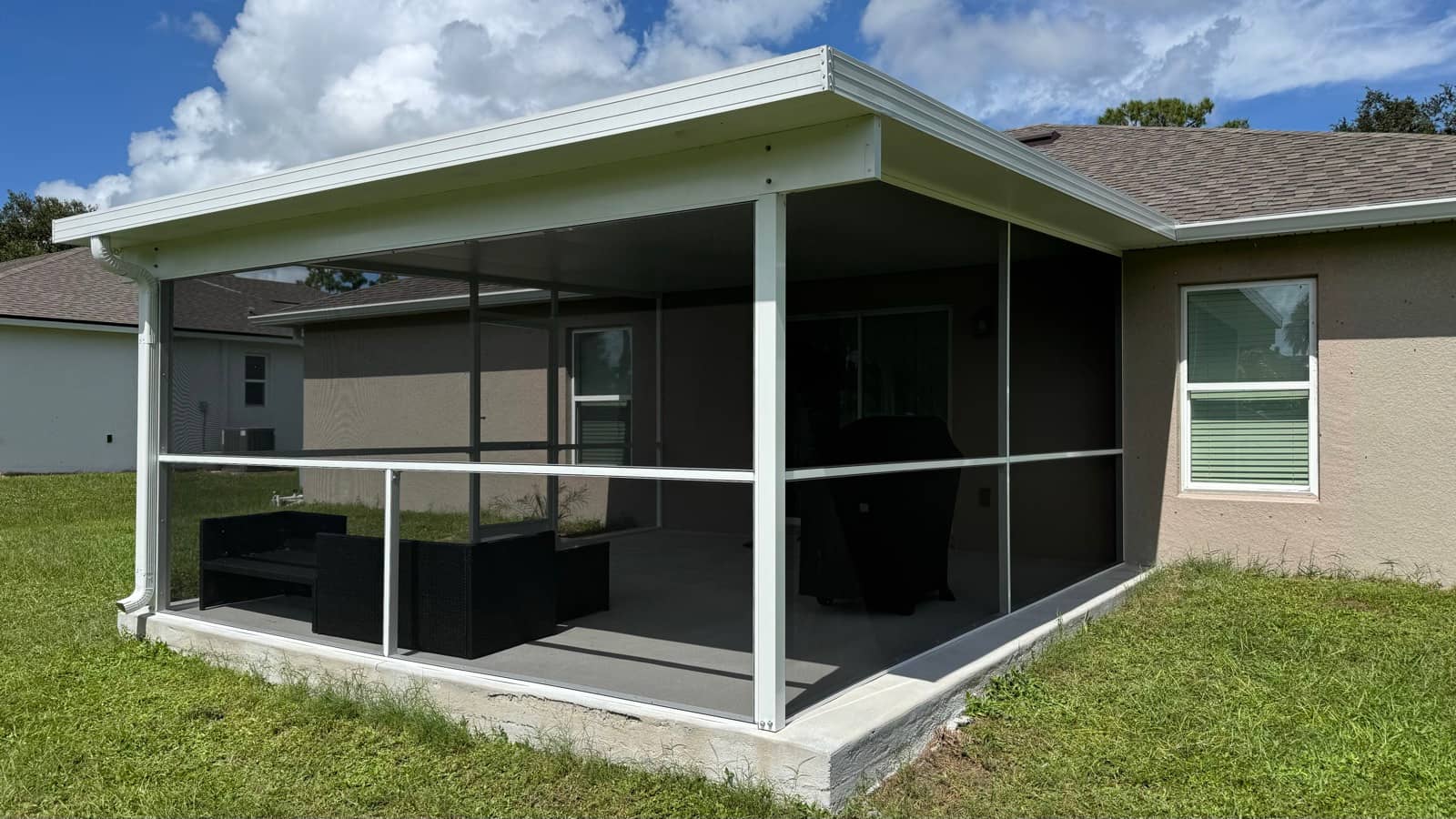White screened lanai on completed home | screen enclosure work in Port Charlotte, FL by Sosnin Builders